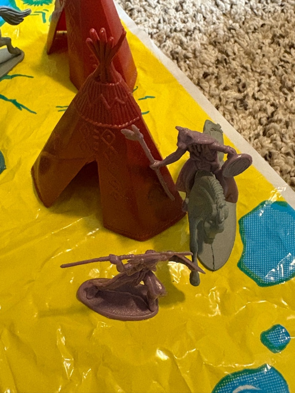 Vintage Cowboys and Indians Figurine player